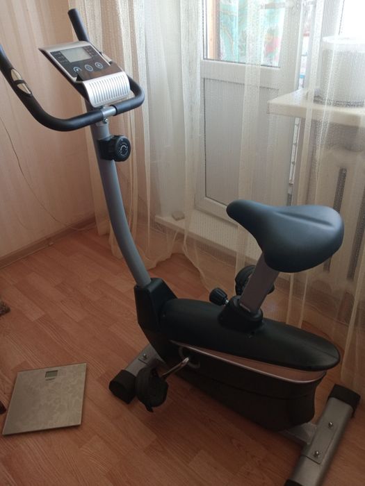 Велотренажер для фитнеса дома.