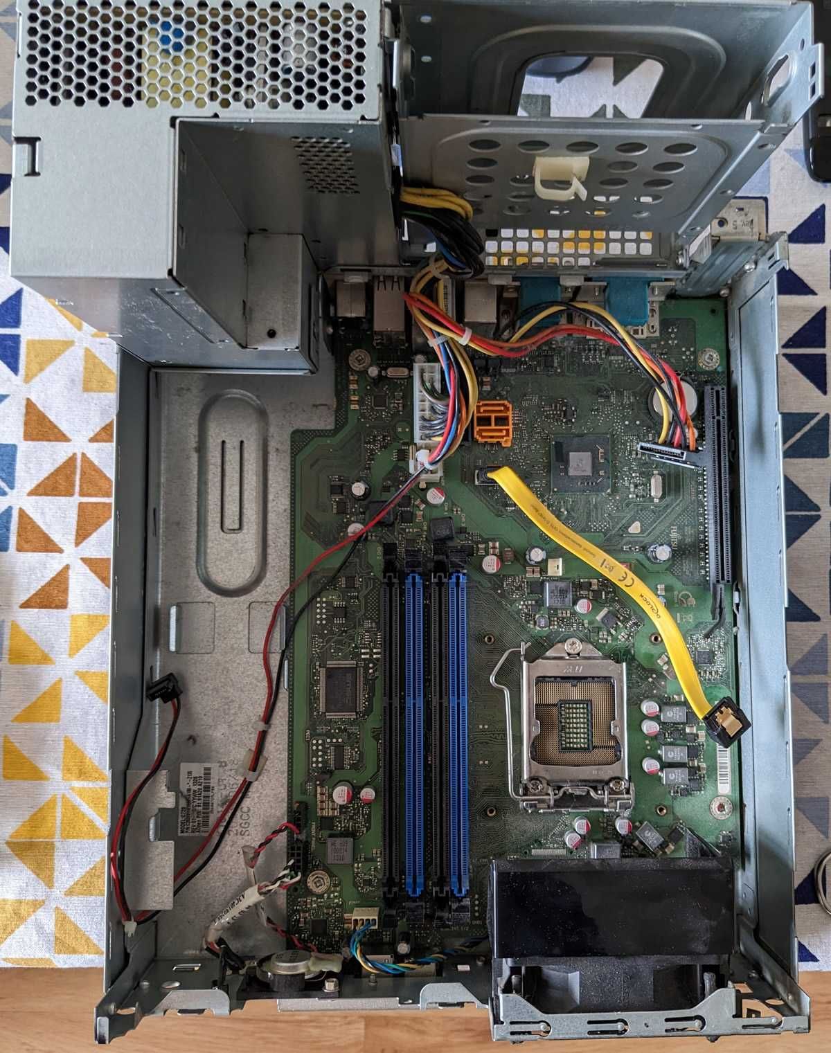 Продавам PC Fujitsu Esprimo C710 Barebone