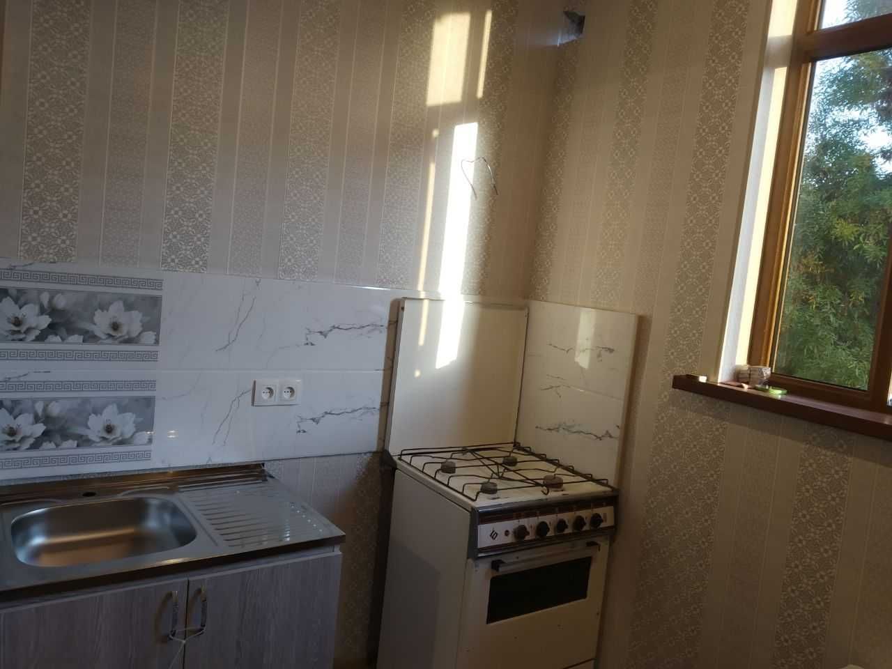 Коракамиш 2/4 да 3 хонали квартира сотилади..