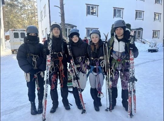 • спортивный и пешеходный туризм •