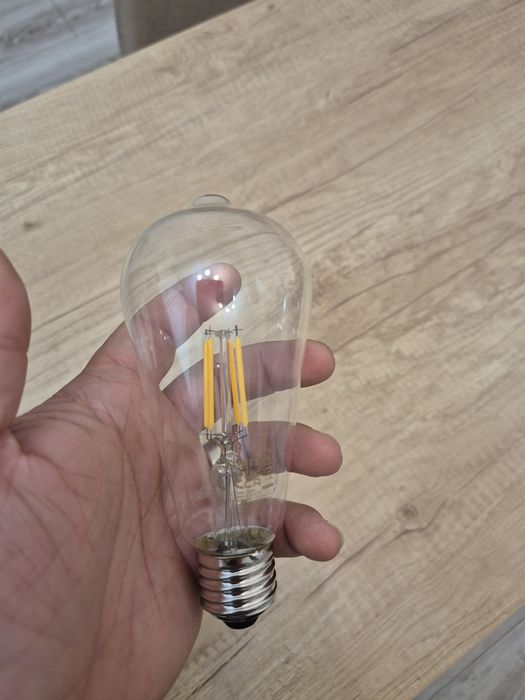 Vând set 6 becuri led cu filament vintage E27 ST 64