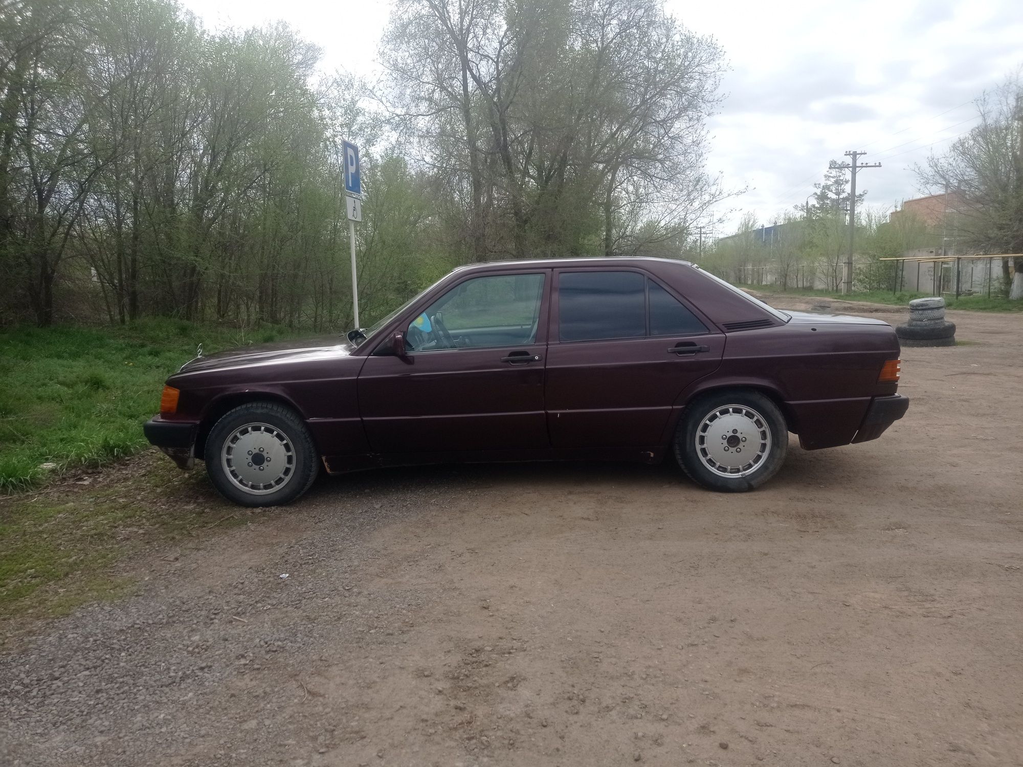 Mercedes-Benz 190 в хорошем состоянии.