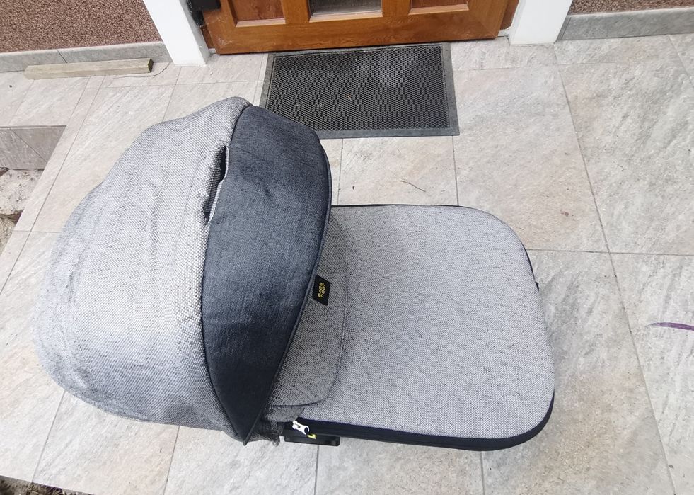 Vând cărucior Expander Exeo gri inchis/gri deschis/negru unisex