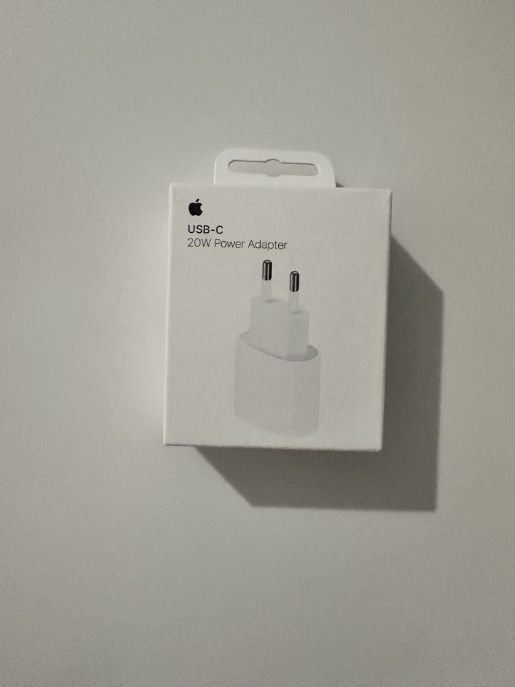 Зарядка на айфон оригинал. Адаптер на айфон USB-C 20 W
