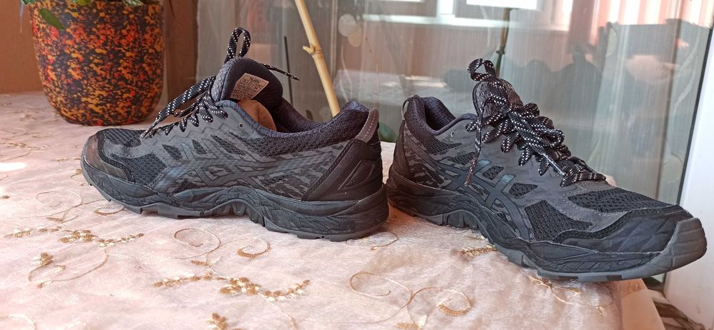 Adidas №45 1/3-40 лв, Nike №45,5-30 лв, Quechua №42 -35 Asics№39-40 лв