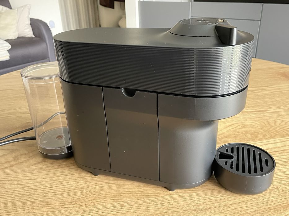 Espressor + Spumant de lapte Nespresso Vertuo Pop – stare impecabilă!