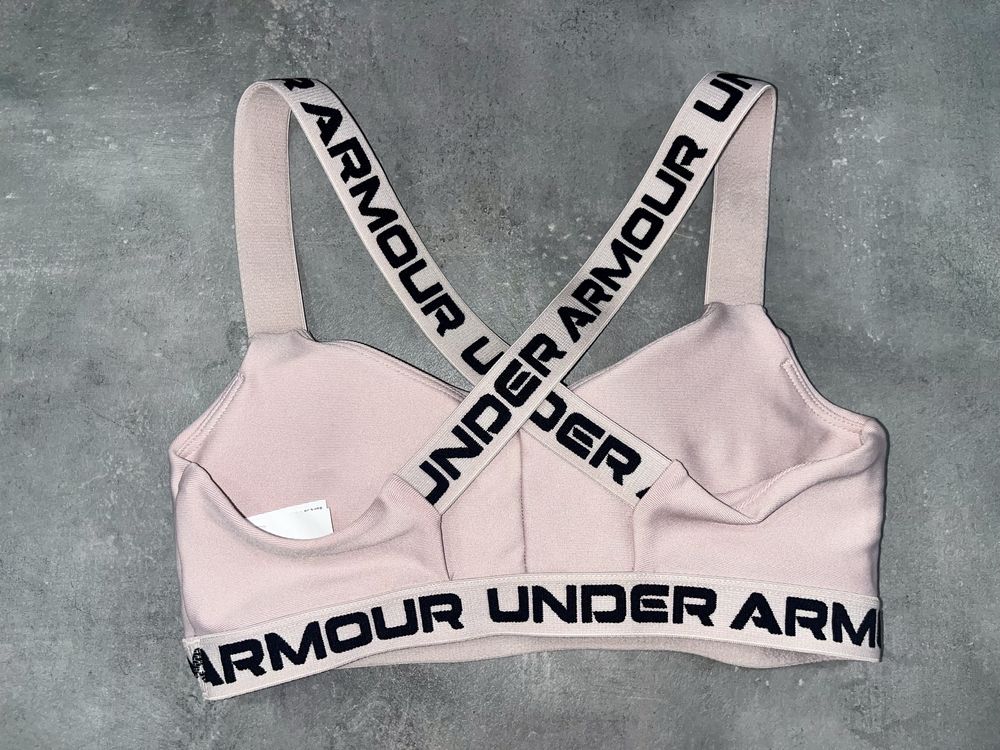 Нов Under Armor спортен сутиен