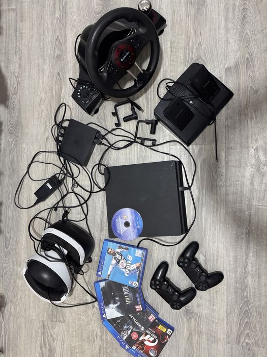 Продам приставку Sony PS4