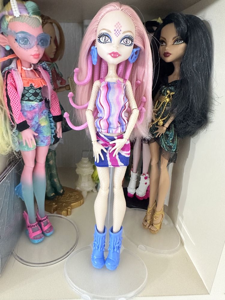 Продам кукол monster high