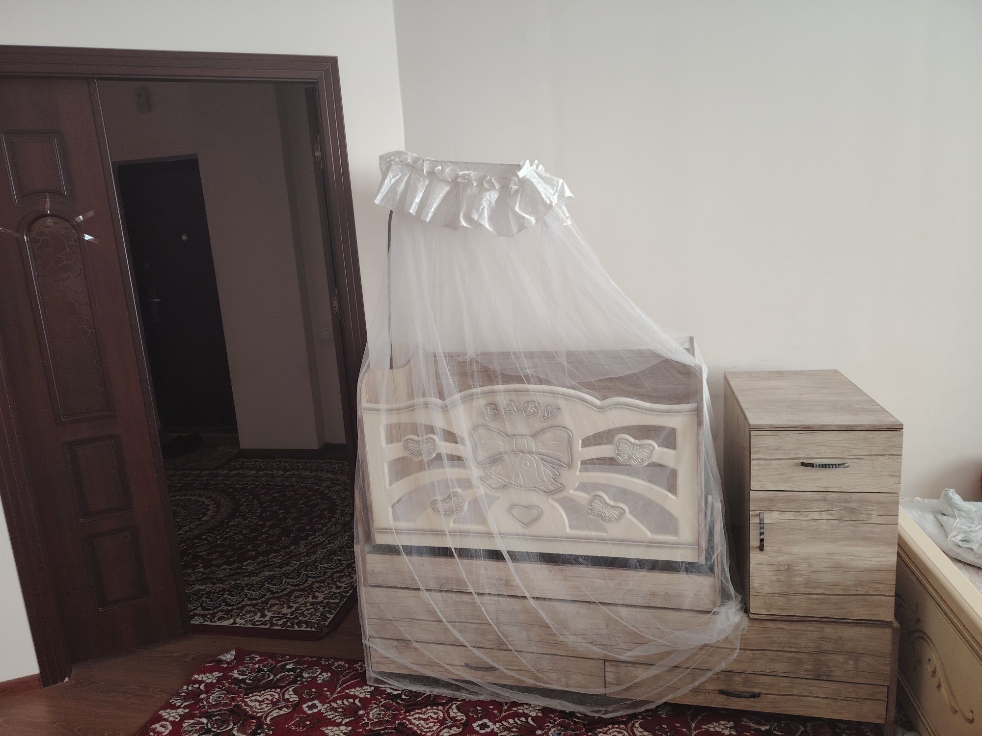 Детский манеж. Комплект:манеж,Диван,тумба.