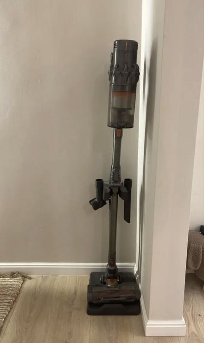 Продам вертикальный пылесос