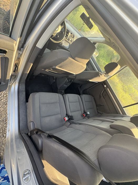 Volkswagen Touran 7 locuri – unic proprietar în România