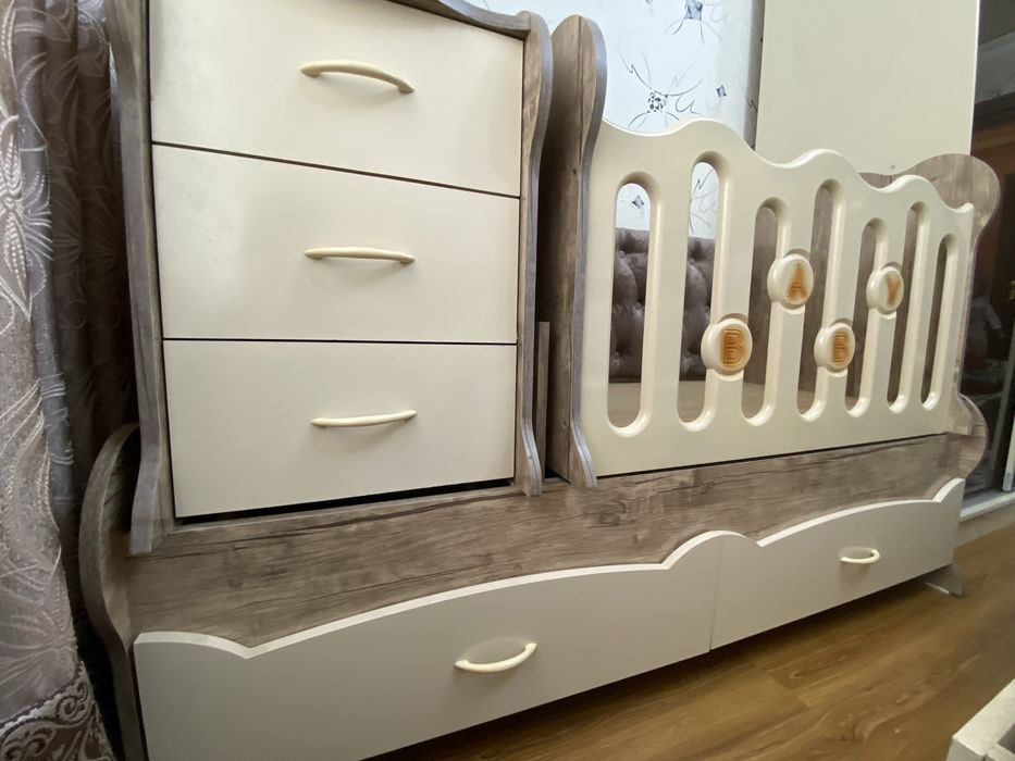 Детский кровать.