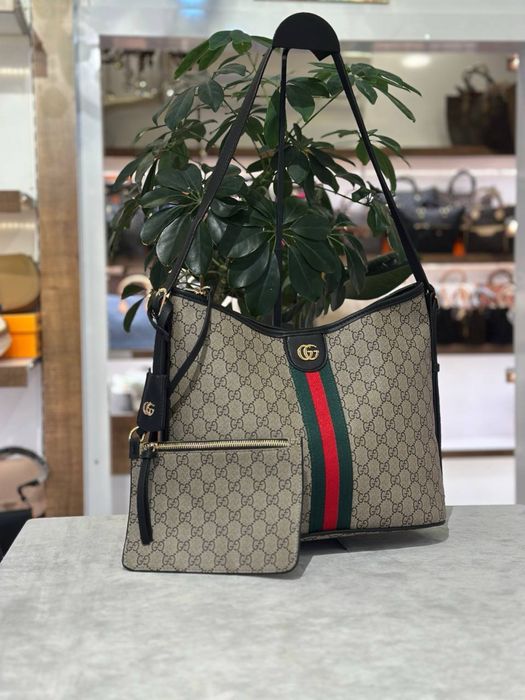 Geanta Gucci noua !!! Dimensiuni 40/26 !!!