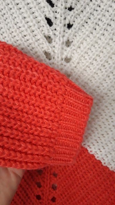 Pulover lucrat manual negru, alb, roz