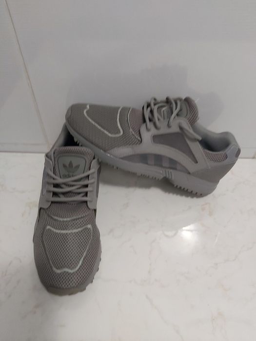 Încălțăminte sport,marca Adidas, mărimea 40