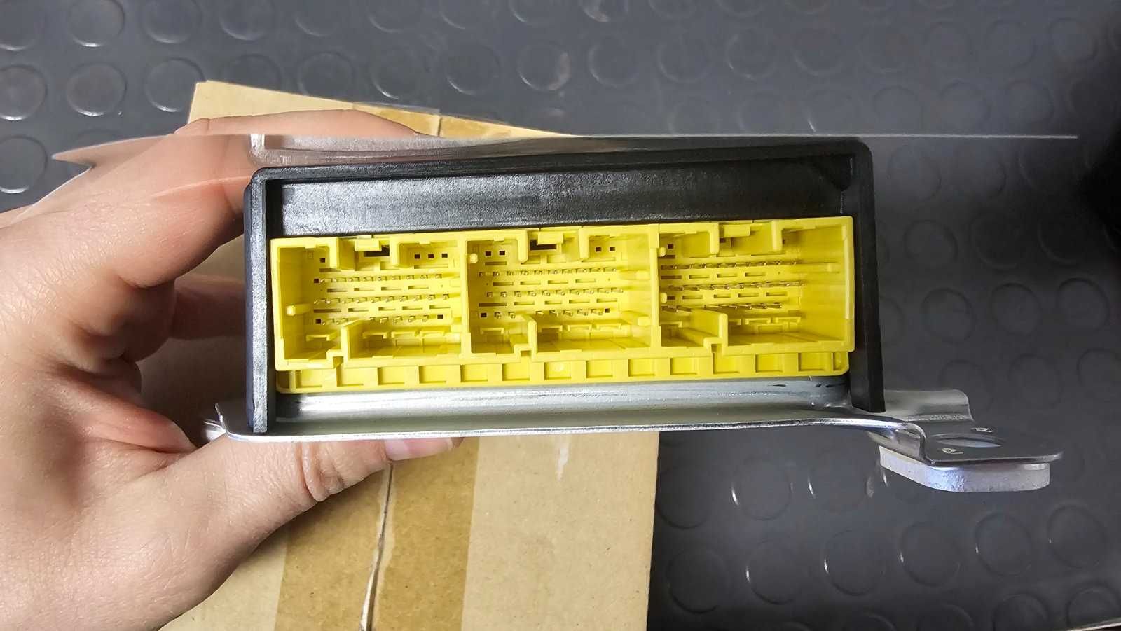 Модул за AirBag на Mazda KB7W57K30B KB7W57K30A