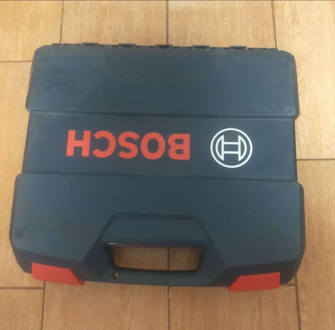 Acumulatoare Bosch 2,5 și 4 Ah ,cutie,autofiletanta