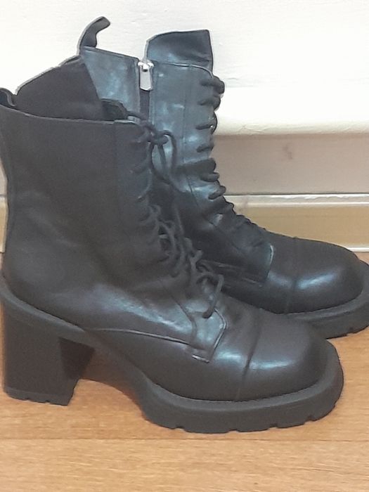 Продам женские демисезонные сапоги