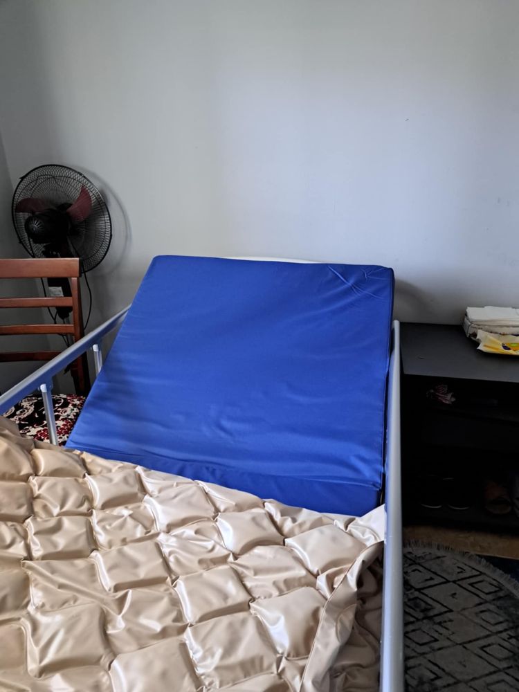 Pat medical electric cu saltea antiescare