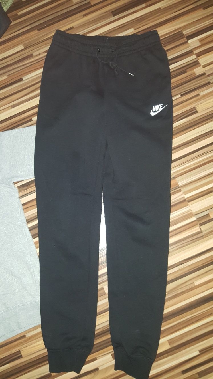 (XS) NIKE екип(119лв),клин(45)блуза(25)
