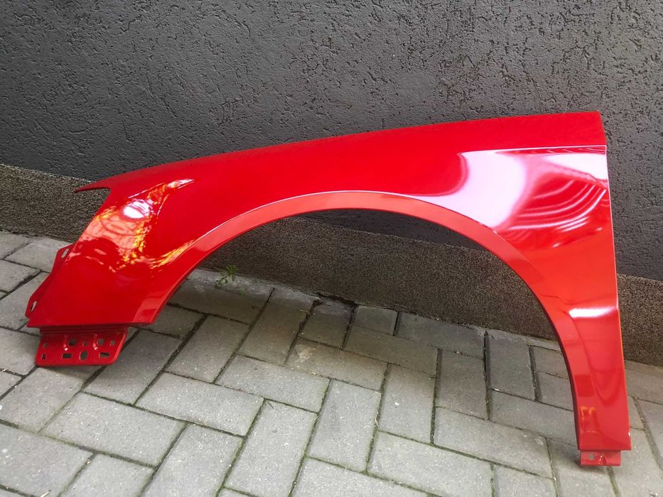 Aripa Fata Stanga VW Passat B6 An 2005-2011 Vopsita Rosu