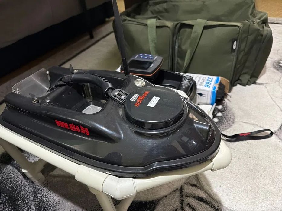 Лодка за Захранка Bootman с Sonarr Lucky FF918-c