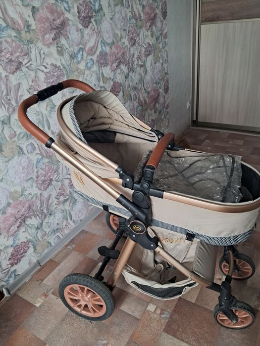 Продам детскую прогулочную каляску