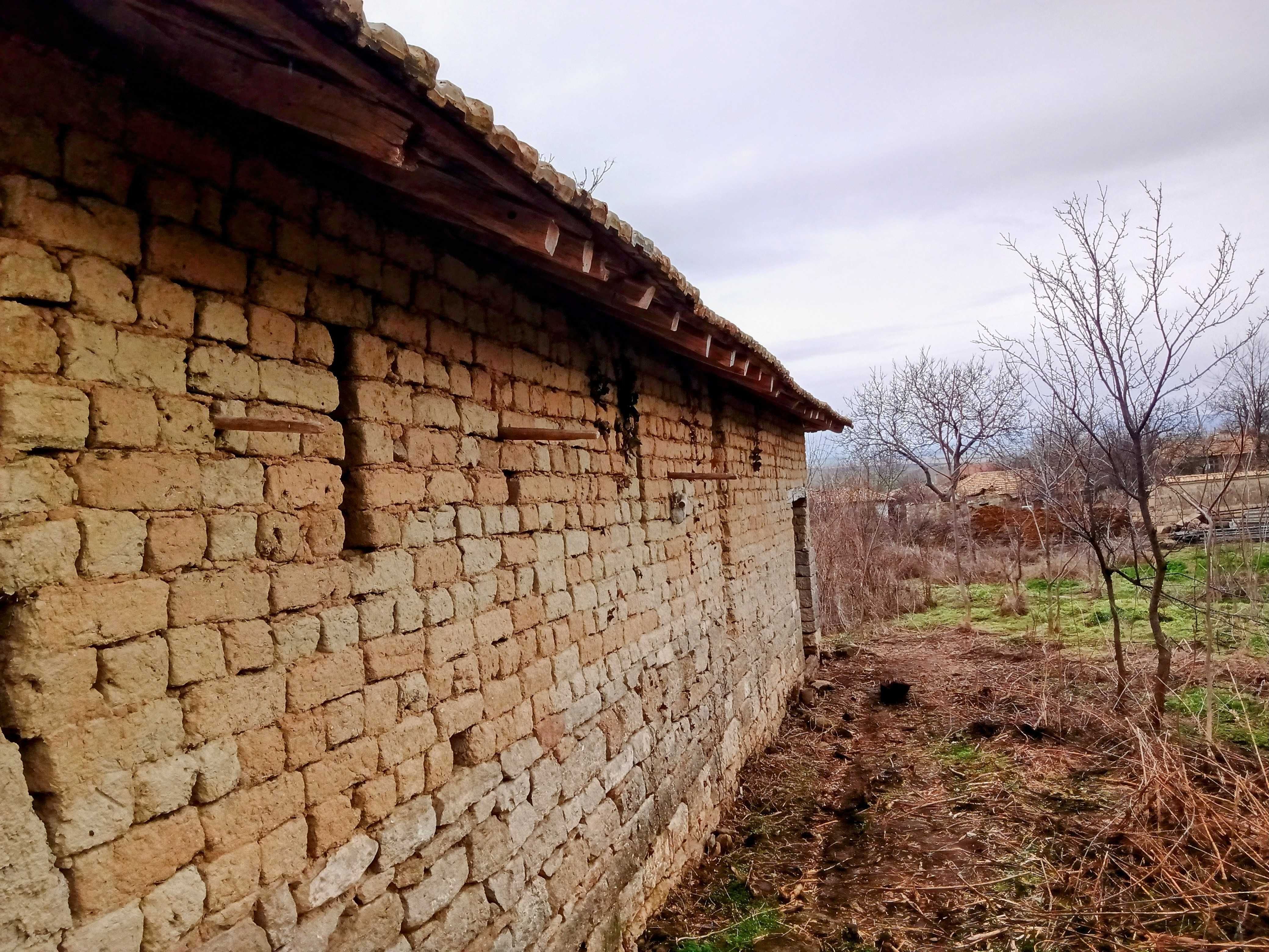 Продавам автентична къща с голям двор в кв.Калугерица