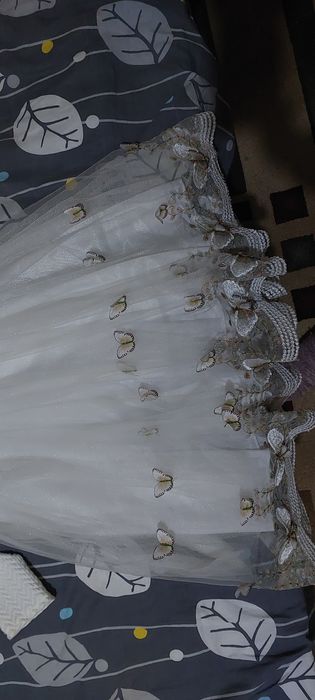 Продам белое платье в хорошем состоянии