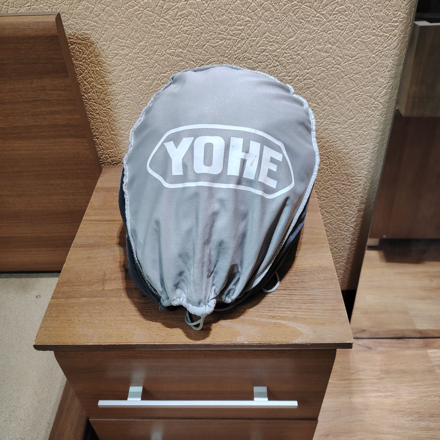 Продаётся мотошлем YOHE.