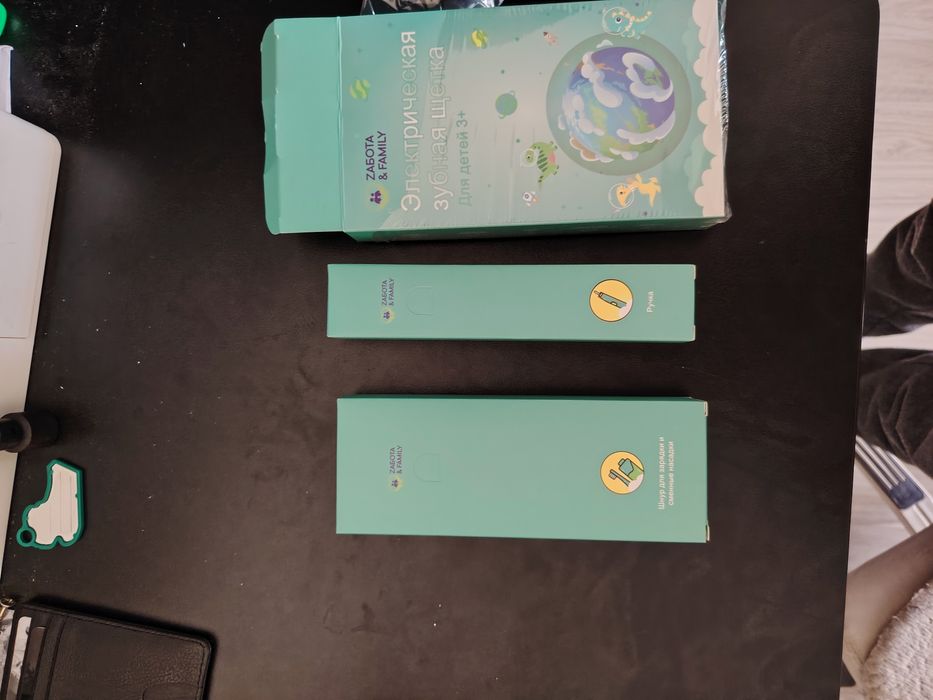 Электрическая зубная щётка новая