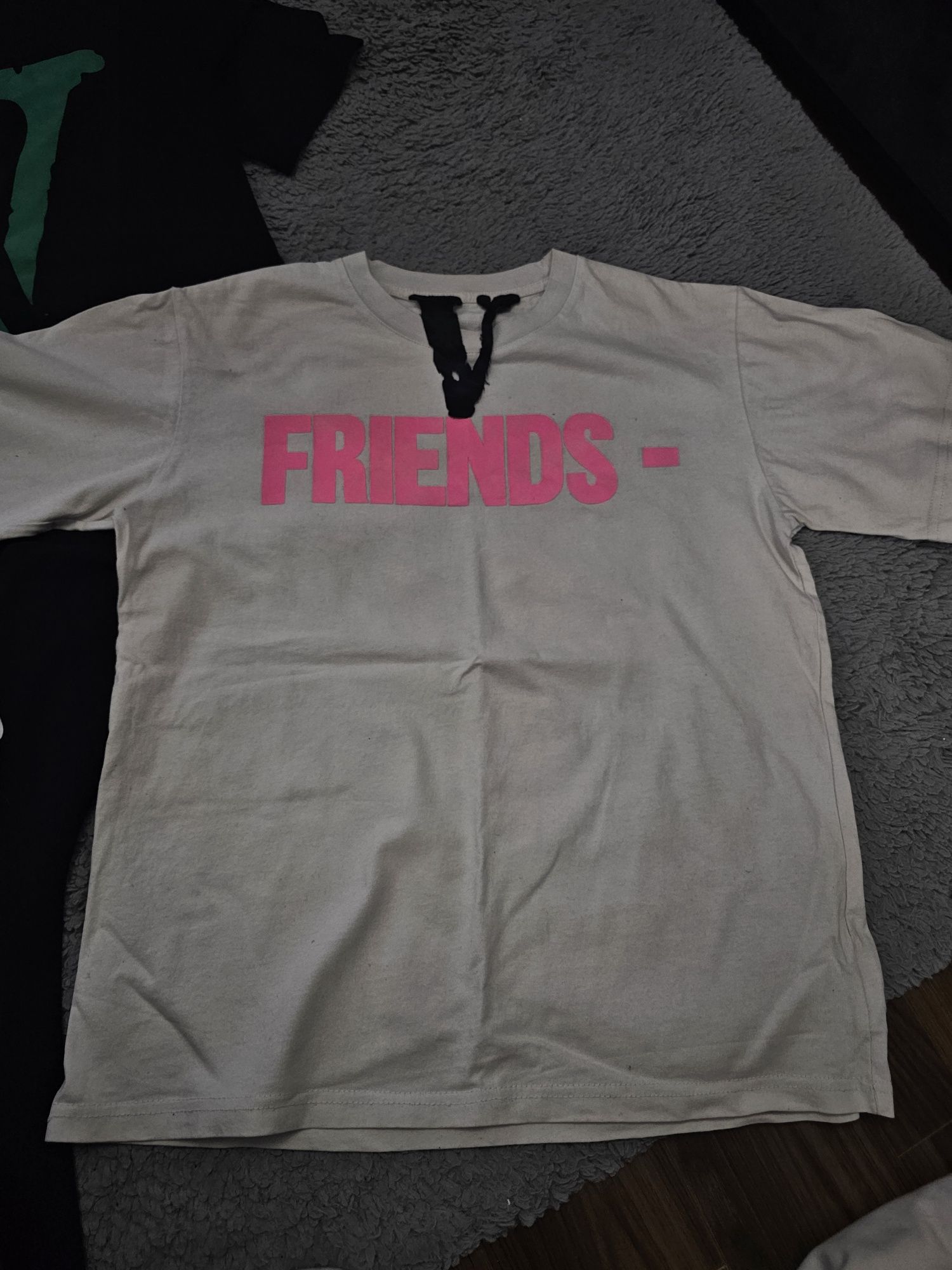 Tricou V lone premium