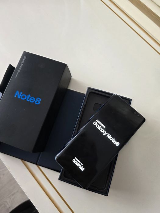 Продам Samsung nout 8 в хорошем состоянии