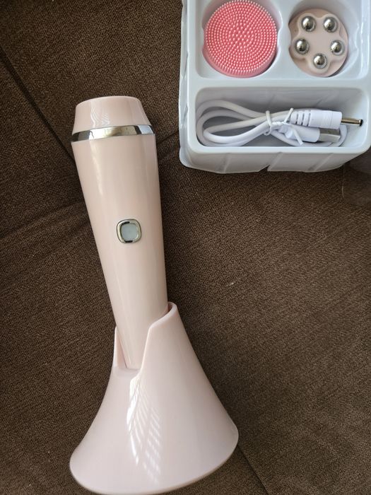 Електрическа четка за почистване на лице