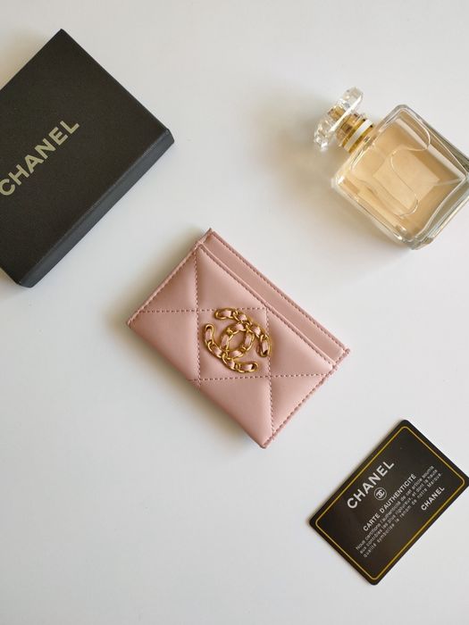Портфейл Chanel.