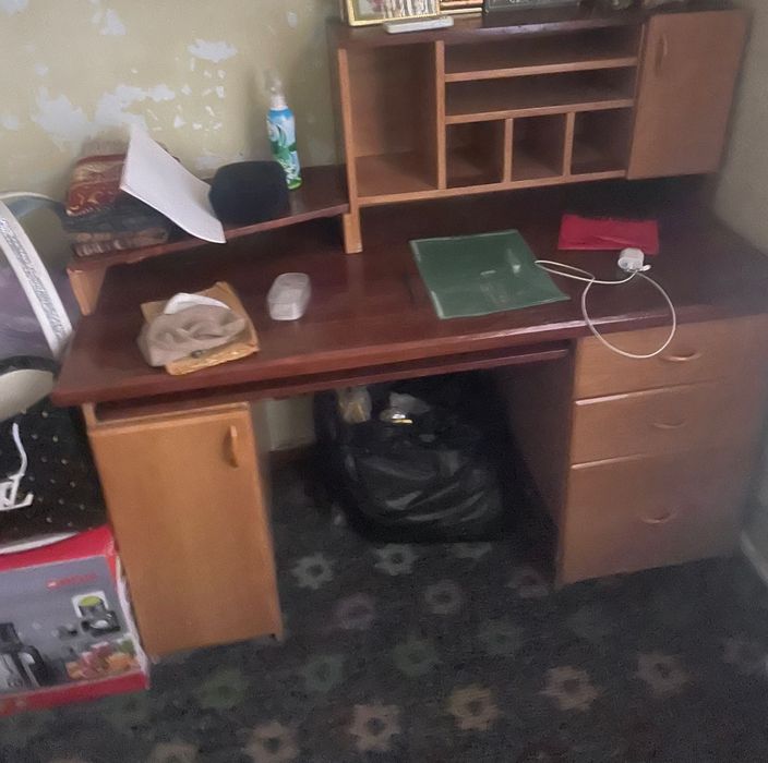 Компьютер стол сотилади