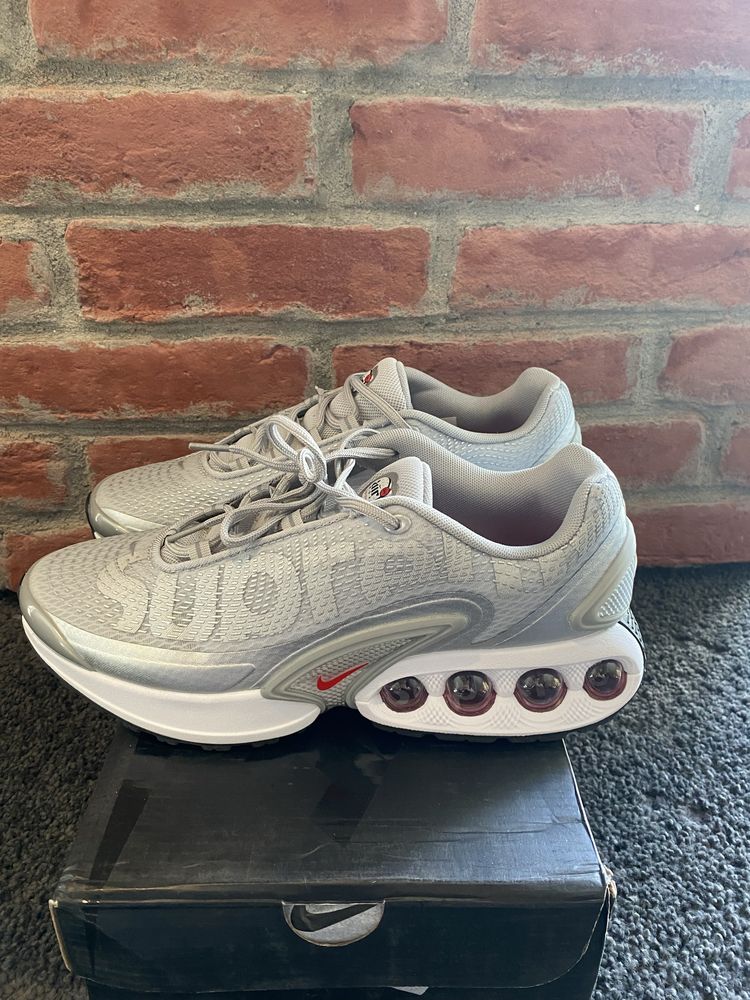 Nike dn supreme.