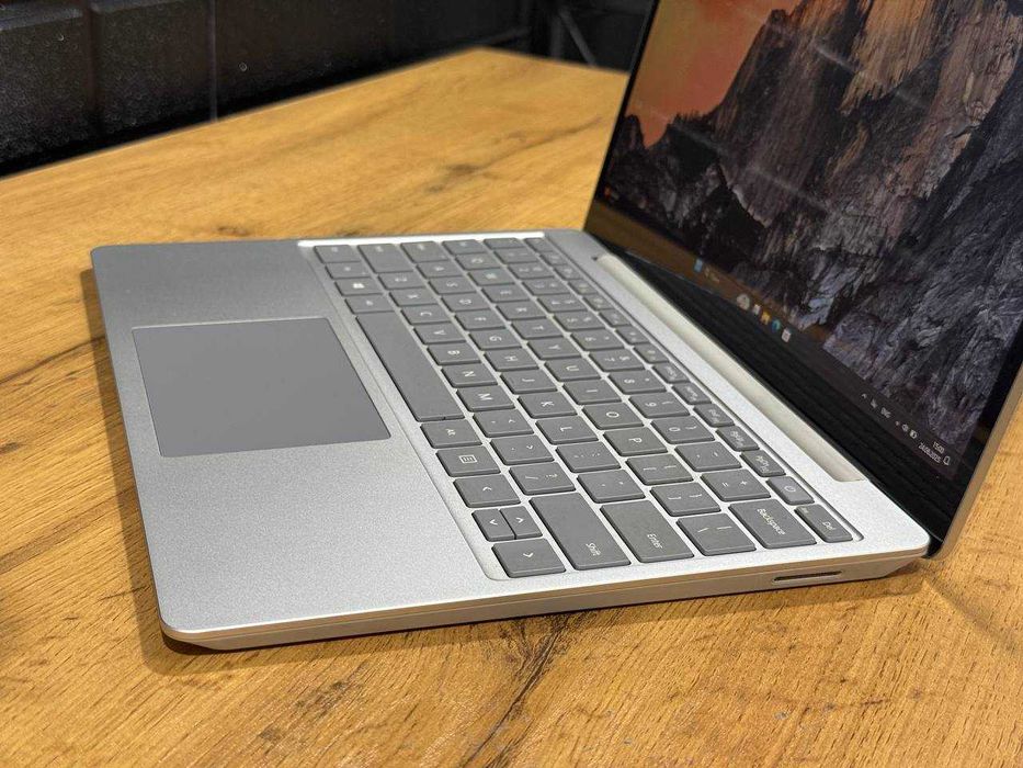 Surface Laptop GO / i5-1035G1/ 16Gb / 256Gb / Сенсорный *TouchID