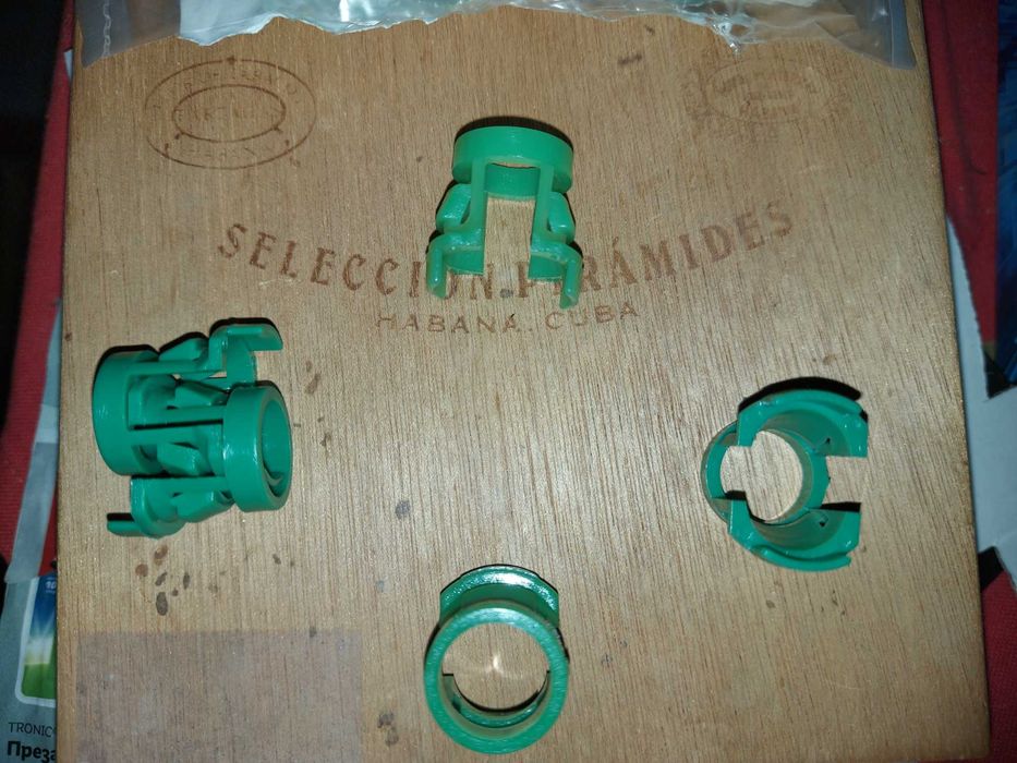 Volvo trans coolant line clips Волво щипки за маслото на автоматика