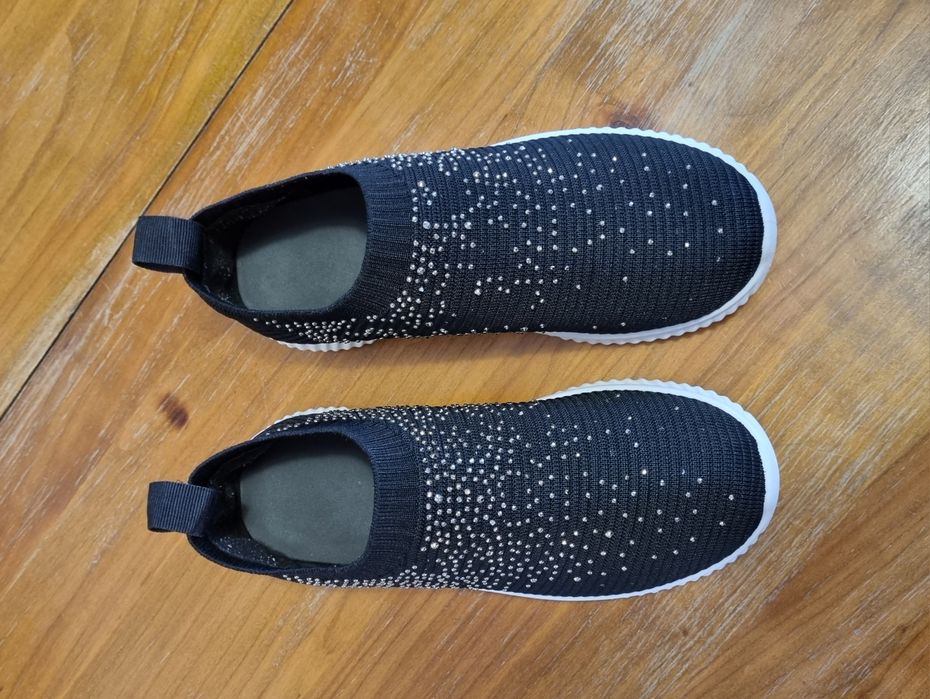 Adidasi marimea 37 int. 23 cm