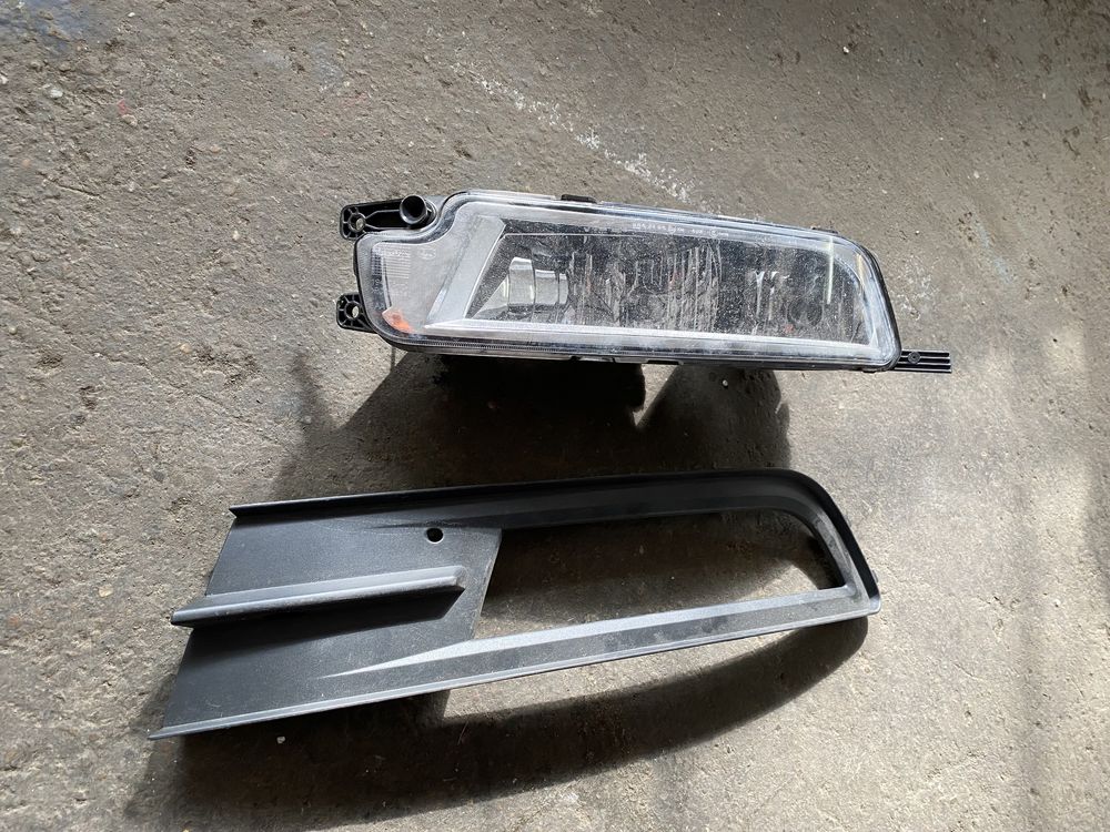 Proiector VW Passat B8 2014 - 2018 grila proiector