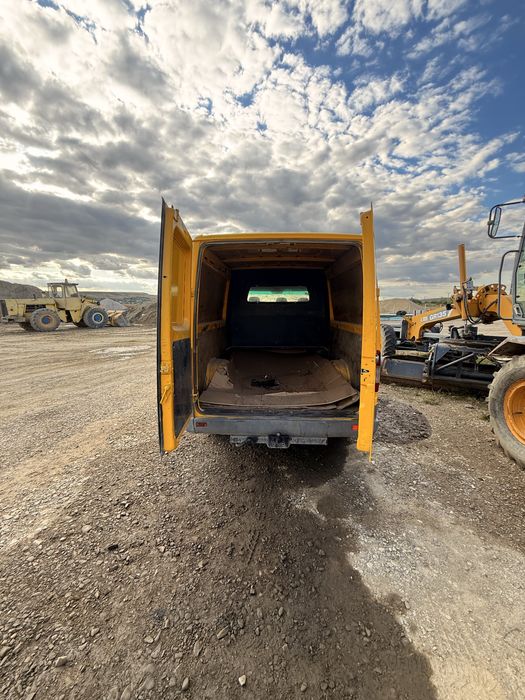 Mercedes Sprinter 211CDI motor 2.2 Avem 2 mașini identice disponibile.