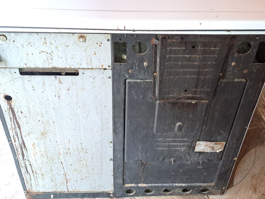 Vand aragaz cu 5 ochiuri si cuptoruptor in stare foarte buna