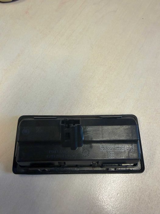 Бутон на дръжка за багажник AUDI SEAT SKODA VW