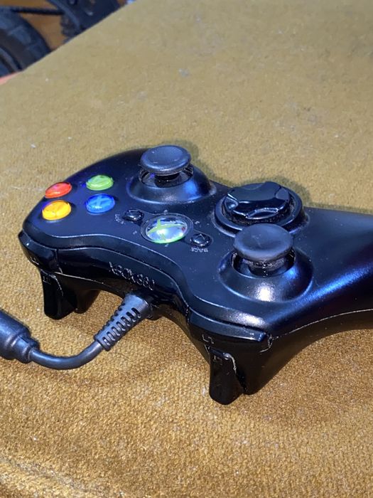 XBOX 360 контролер.
