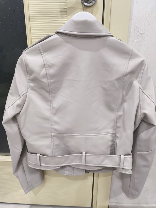 Дамско кожено яке.