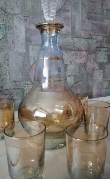 Продам фужеры, хрустальные вазы, фарфоровые вазы.