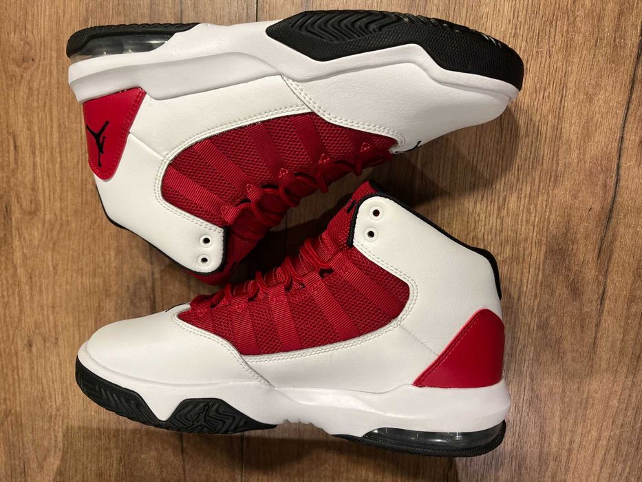 ОРИГИНАЛНИ ***  Nike Air Jordan Max Aura  White/Black/Gym Red