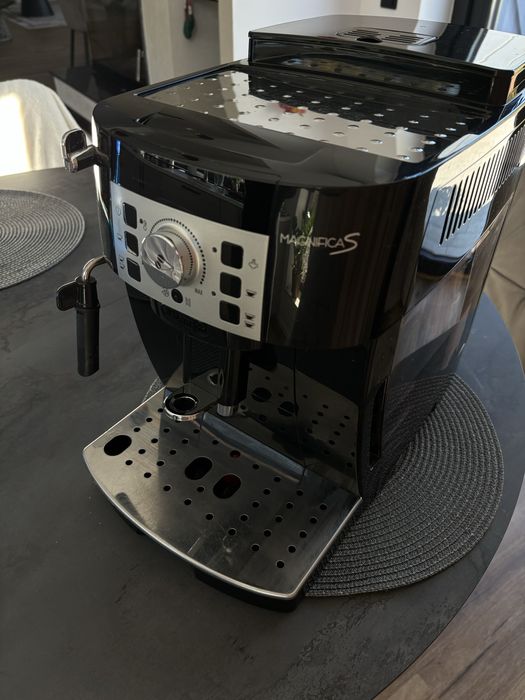 Aparat de cafea DeLonghi